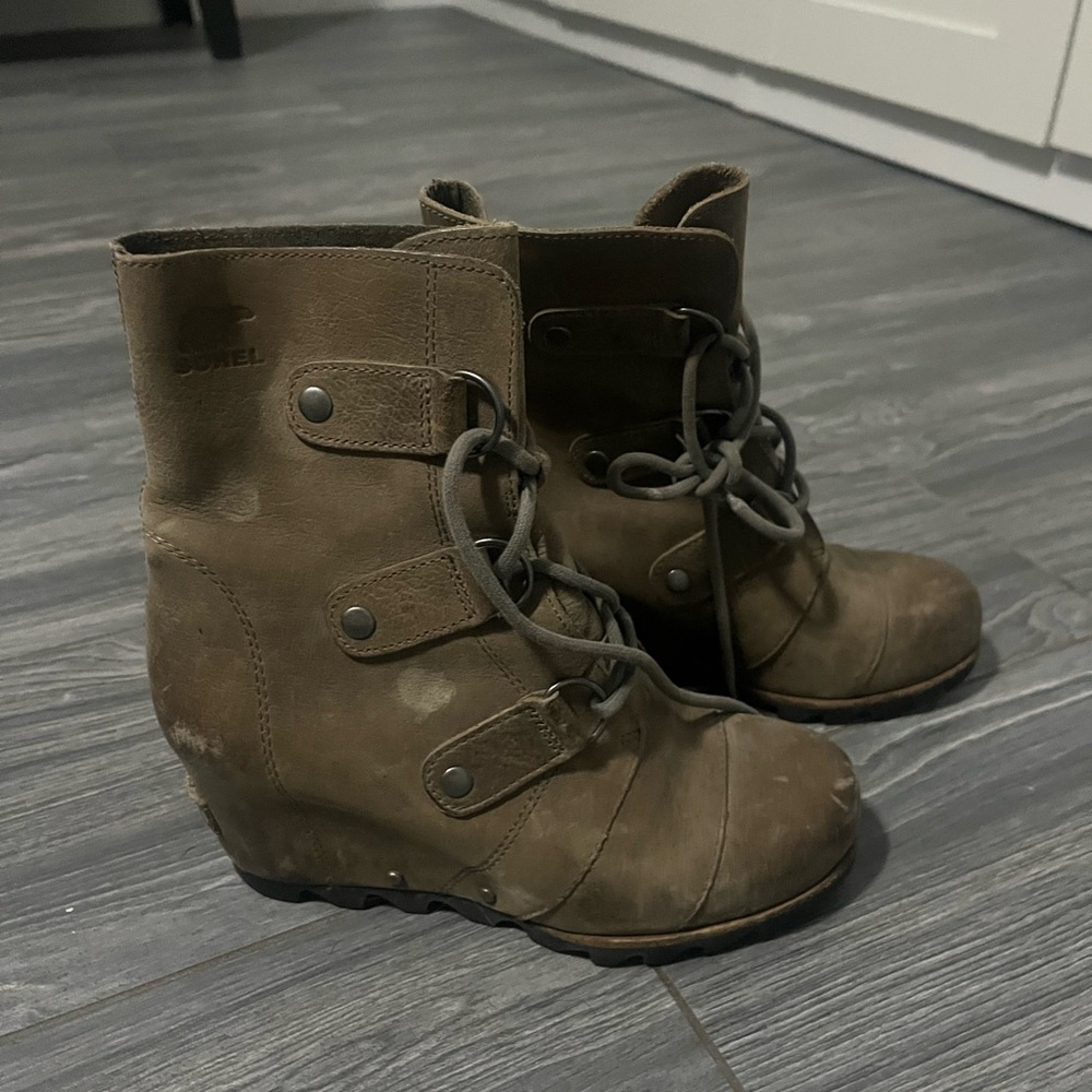 Sorel Women's Lace Up Brown Boots